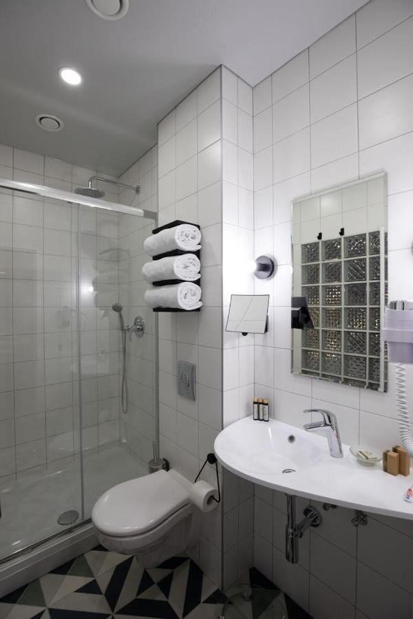 Four Rooms City Kharkiv Eksteriør billede
